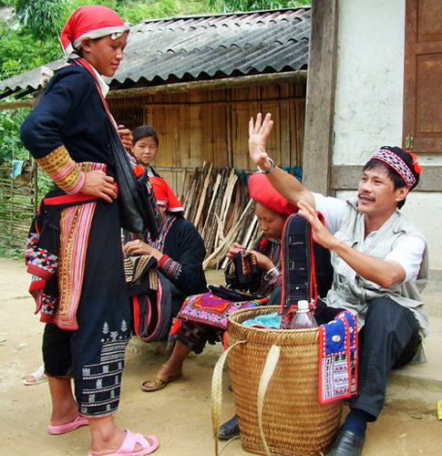 Mua thổ cẩm đi! Năm nghìn đồng thôi!!!