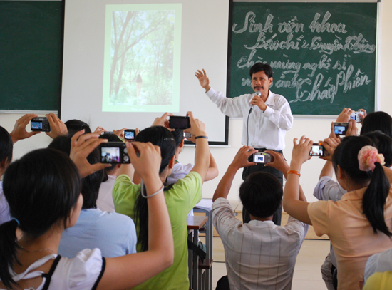 Giao lưu tại Viện Đại Học Quốc Gia