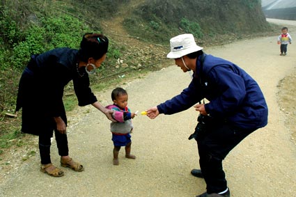 Cầm đi mà, đừng khách sáo chứ!